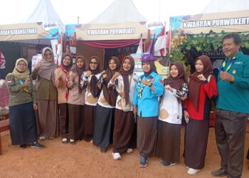 Kak Anis Septiani Sambangi Stand Kwarran Purwojati di Festival Pramuka Banyumas