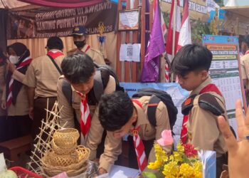 Pangkalan MTs Ma’arif NU 1 Purwojati Kunjungi Stand Kwarran Purwojati