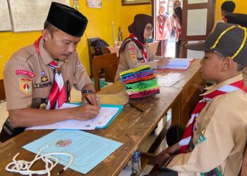 Kwarcab Banyumas Turun Langsung Nilai Sampel Calon Pramuka Garuda di Kwarran Purwojati
